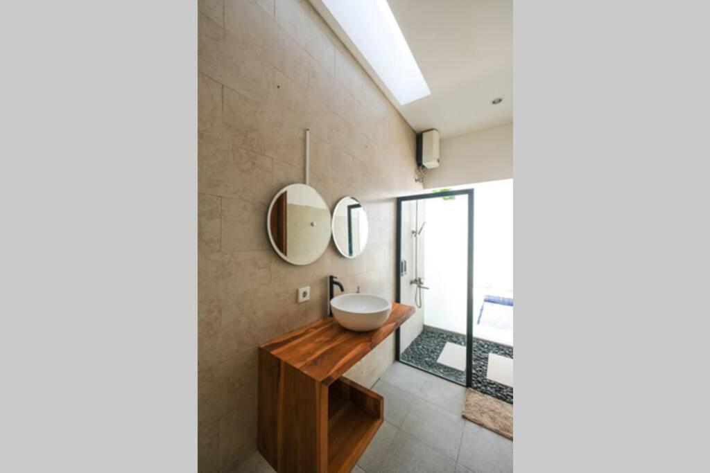 Kiki Village Bathtub Canggu Εξωτερικό φωτογραφία