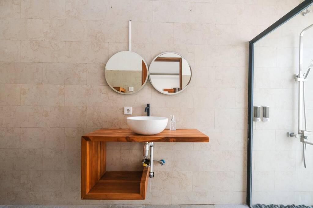 Kiki Village Bathtub Canggu Εξωτερικό φωτογραφία