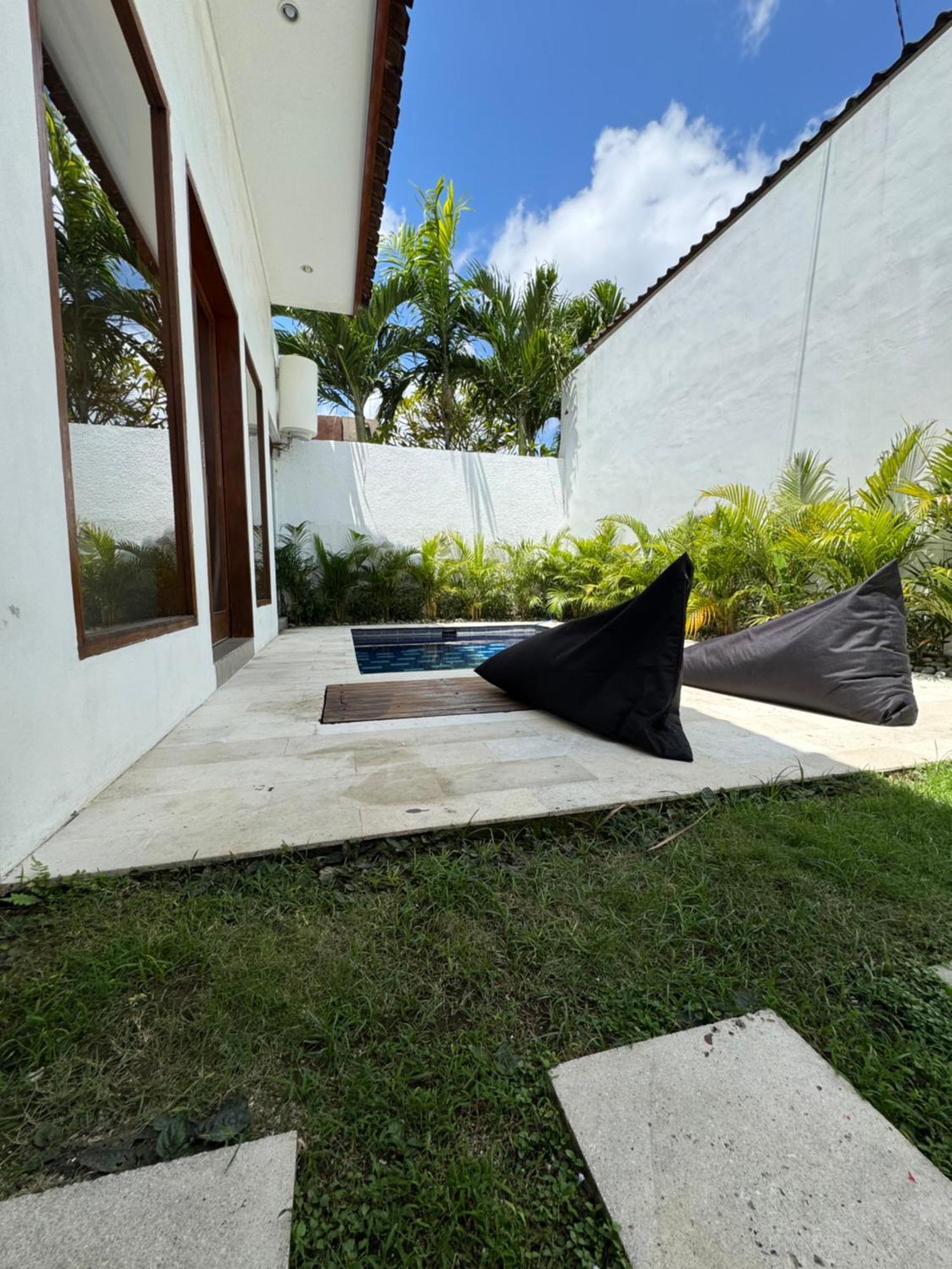 Kiki Village Bathtub Canggu Εξωτερικό φωτογραφία